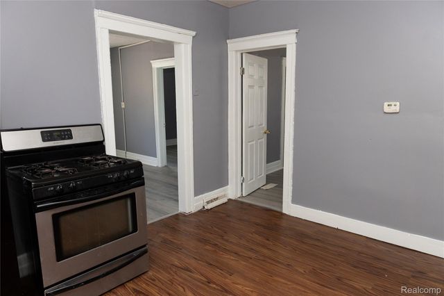 2441 Holbrook Street, Hamtramck, MI 48212