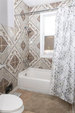 2441 Holbrook Street, Hamtramck, MI 48212
