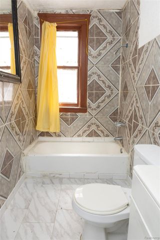 2441 Holbrook Street, Hamtramck, MI 48212