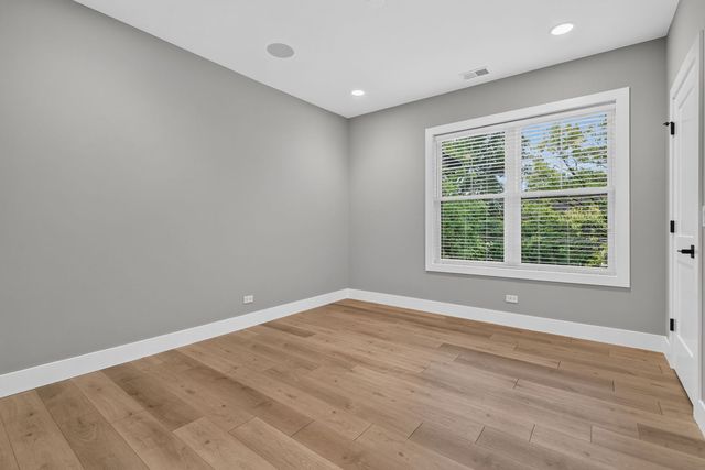 240 S Brainard Avenue 2, La Grange, IL 60525