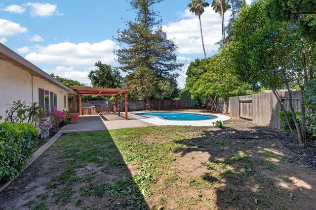 2743 Lost Creek Ct, Stockton, CA 95207