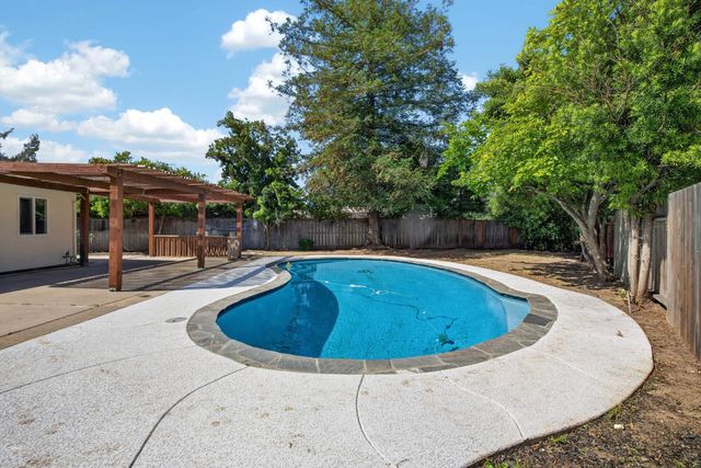 2743 Lost Creek Ct, Stockton, CA 95207