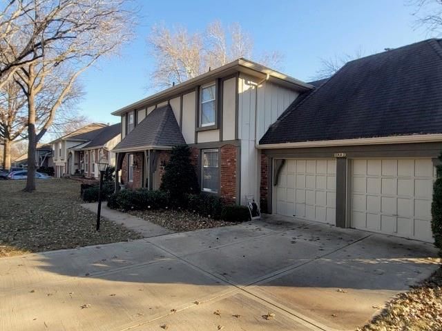 11239 W 99th Place, Overland Park, KS 66214