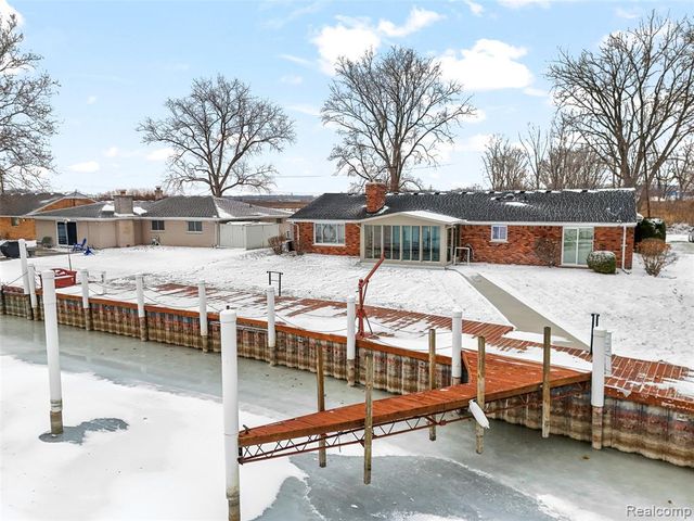 39520 Venetian Drive, Harrison Twp, MI 48045