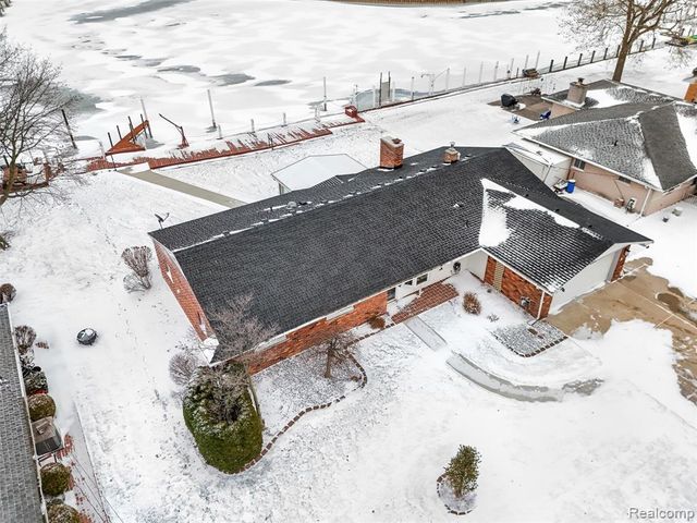 39520 Venetian Drive, Harrison Twp, MI 48045