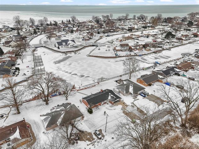 39520 Venetian Drive, Harrison Twp, MI 48045