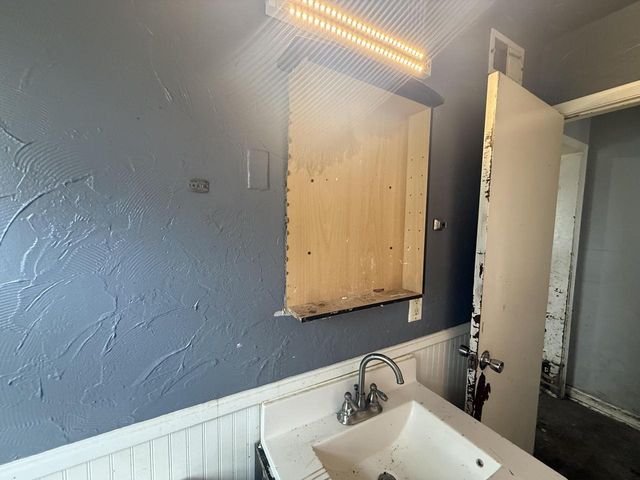 5466 N 57th STREET, Milwaukee, WI 53218