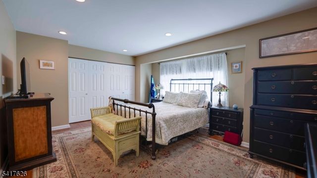 466 Brookside Ln, Hillsborough Twp., NJ 08844