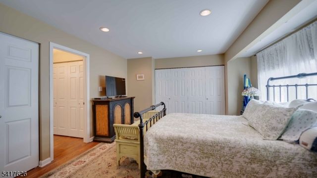 466 Brookside Ln, Hillsborough Twp., NJ 08844