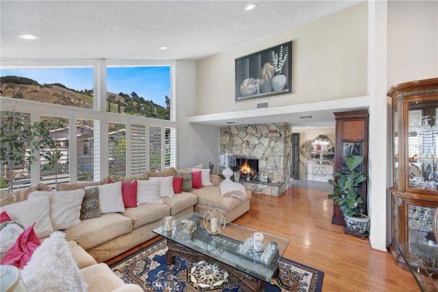 3859 Hollyview Terrace, Culver City, CA 90232