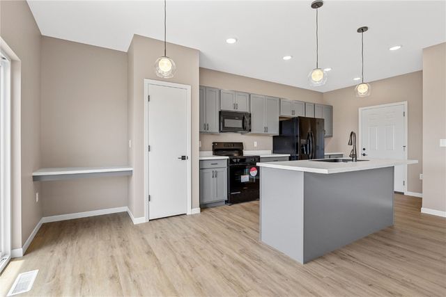 1505 38th Street SE, Cedar Rapids, IA 52403