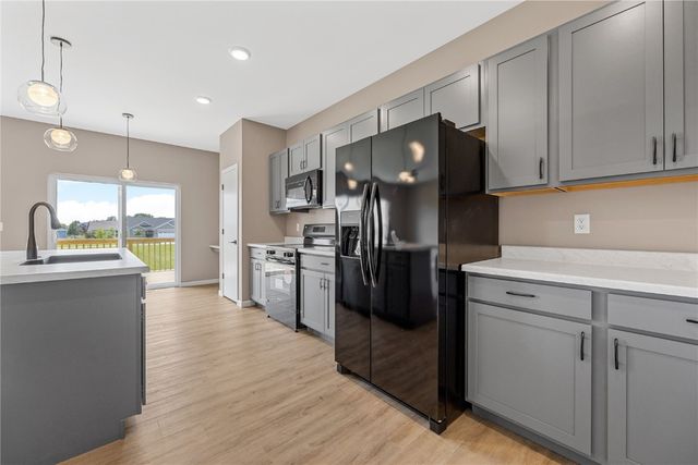 1505 38th Street SE, Cedar Rapids, IA 52403