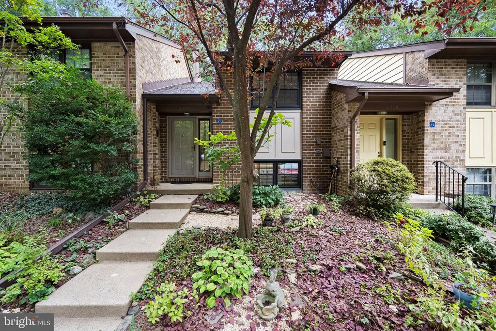 2027 HEADLANDS CIR, Reston, VA 20191