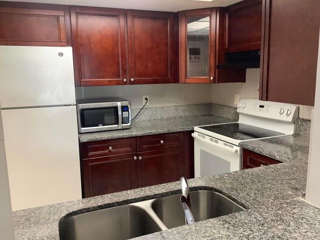 105 Deer Creek Road 205, Deerfield Beach, FL 33442