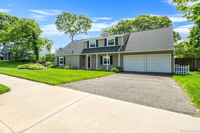14 Lehigh Lane, Farmingville, NY 11738