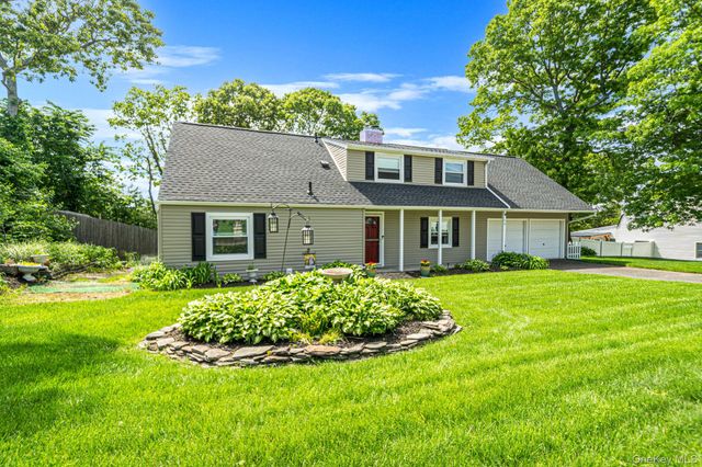 14 Lehigh Lane, Farmingville, NY 11738
