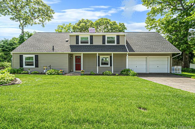 14 Lehigh Lane, Farmingville, NY 11738