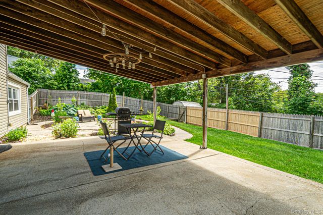 14 Lehigh Lane, Farmingville, NY 11738