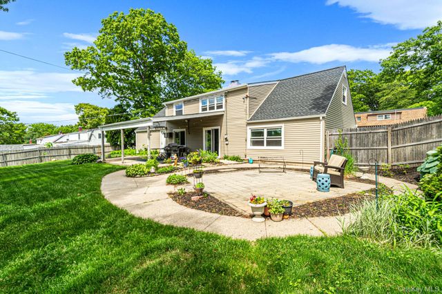 14 Lehigh Lane, Farmingville, NY 11738