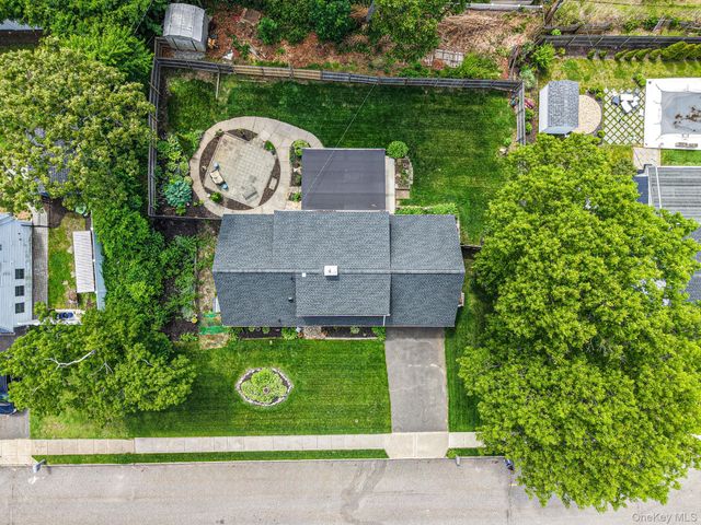 14 Lehigh Lane, Farmingville, NY 11738