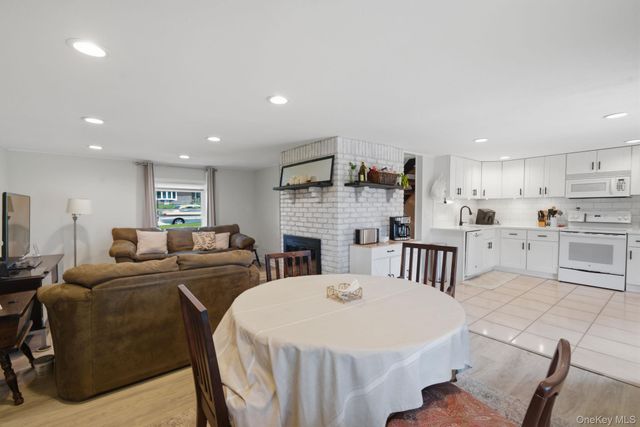 14 Lehigh Lane, Farmingville, NY 11738