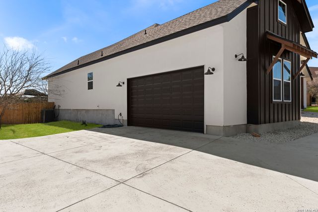 1090 Pegasus, Spring Branch, TX 78070