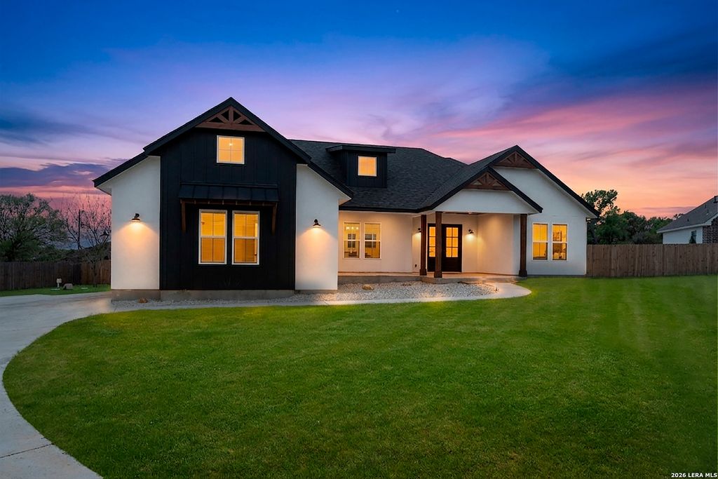 1090 Pegasus, Spring Branch, TX 78070