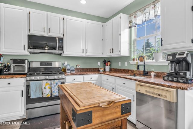 201 10th Avenue, Manchester, NJ 08759