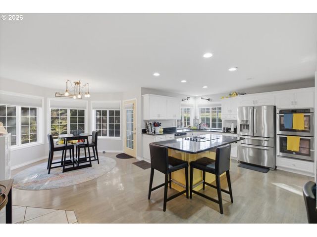 1235 Nw COUNTRYSIDE Ct, Mc Minnville, OR 97128