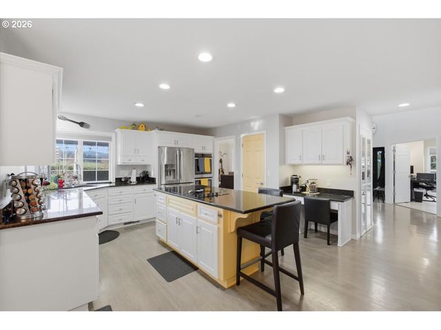 1235 Nw COUNTRYSIDE Ct, Mc Minnville, OR 97128