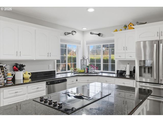 1235 Nw COUNTRYSIDE Ct, Mc Minnville, OR 97128