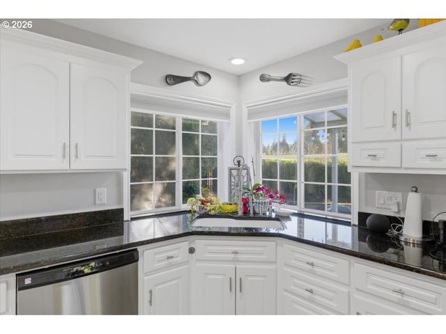 1235 Nw COUNTRYSIDE Ct, Mc Minnville, OR 97128