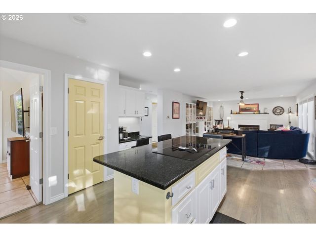 1235 Nw COUNTRYSIDE Ct, Mc Minnville, OR 97128