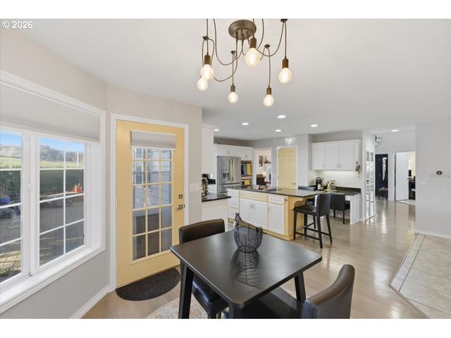 1235 Nw COUNTRYSIDE Ct, Mc Minnville, OR 97128