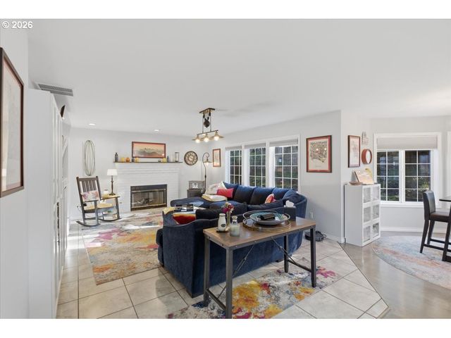 1235 Nw COUNTRYSIDE Ct, Mc Minnville, OR 97128
