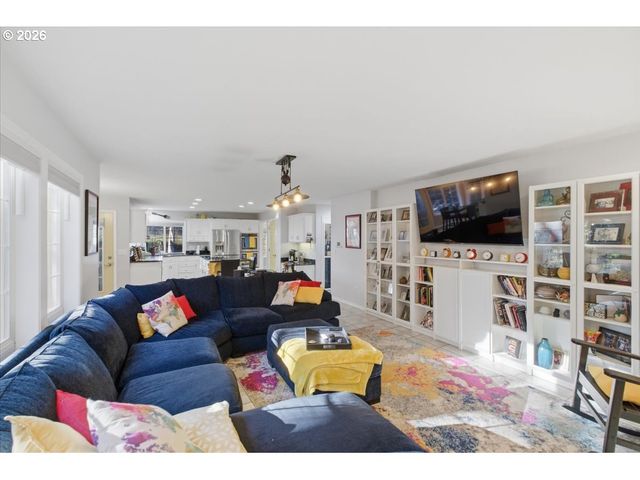 1235 Nw COUNTRYSIDE Ct, Mc Minnville, OR 97128