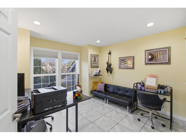 1235 Nw COUNTRYSIDE Ct, Mc Minnville, OR 97128