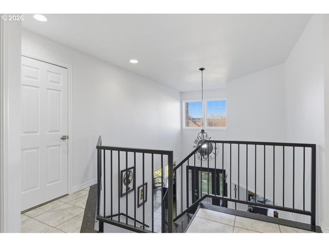 1235 Nw COUNTRYSIDE Ct, Mc Minnville, OR 97128