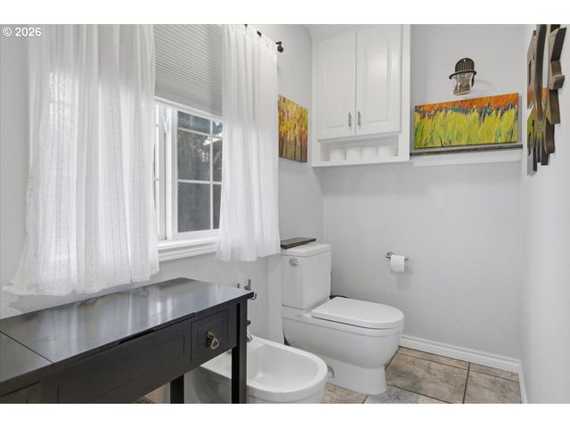 1235 Nw COUNTRYSIDE Ct, Mc Minnville, OR 97128