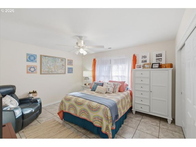 1235 Nw COUNTRYSIDE Ct, Mc Minnville, OR 97128