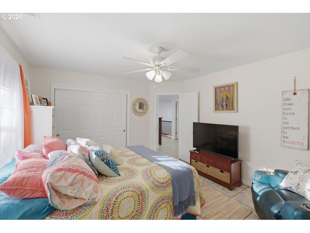 1235 Nw COUNTRYSIDE Ct, Mc Minnville, OR 97128