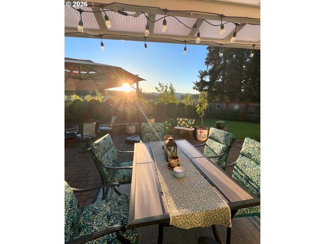 1235 Nw COUNTRYSIDE Ct, Mc Minnville, OR 97128