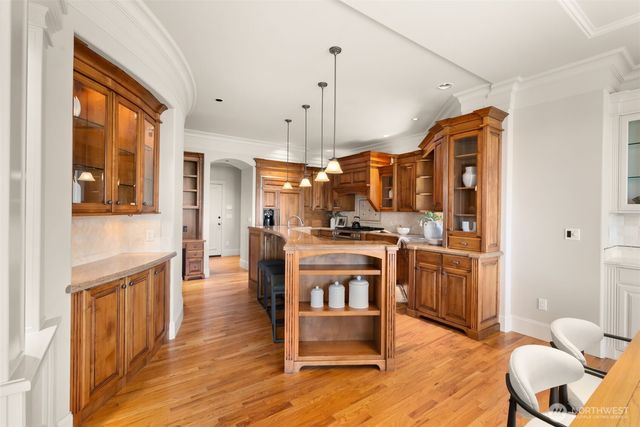 15889 25th Avenue SW, Burien, WA 98166