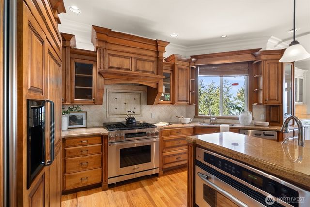 15889 25th Avenue SW, Burien, WA 98166