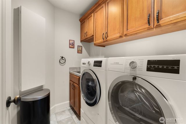 15889 25th Avenue SW, Burien, WA 98166