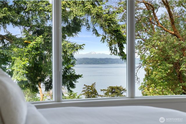 15889 25th Avenue SW, Burien, WA 98166