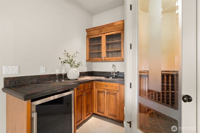 15889 25th Avenue SW, Burien, WA 98166