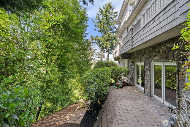 15889 25th Avenue SW, Burien, WA 98166