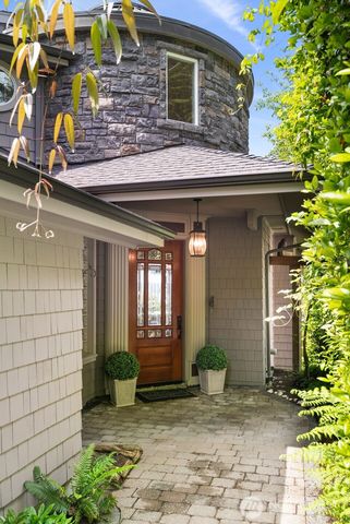 15889 25th Avenue SW, Burien, WA 98166
