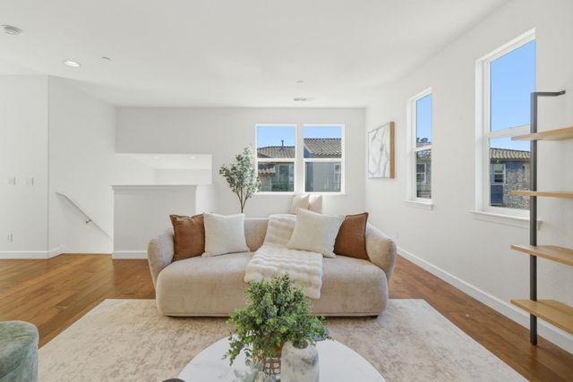 948 Fontana Terrace, Sunnyvale, CA 94085